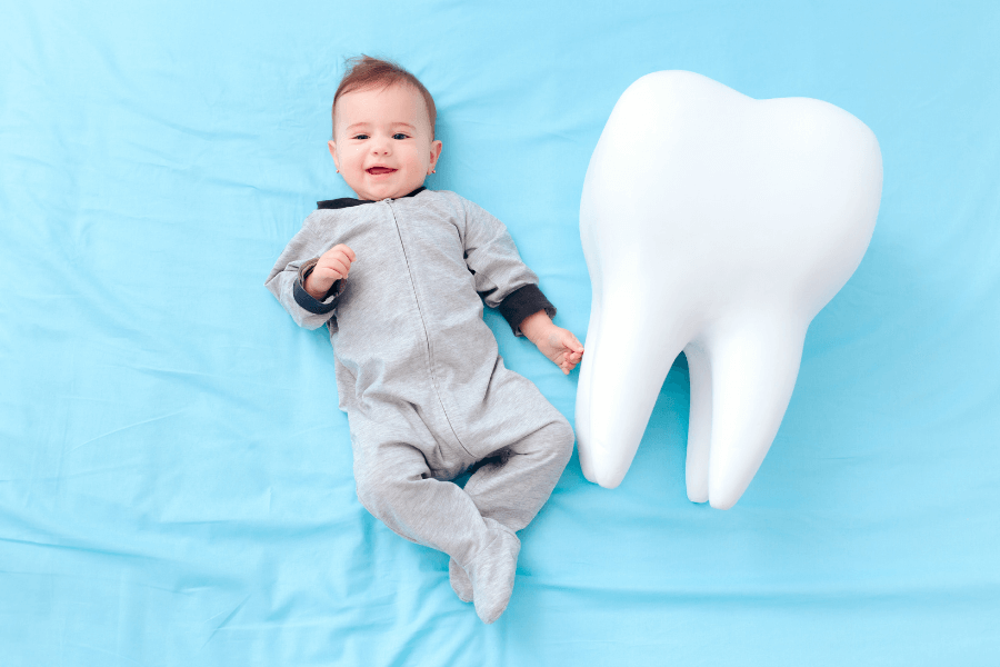 O primeiro dentista do bebê: quando deve ser a primeira consulta?